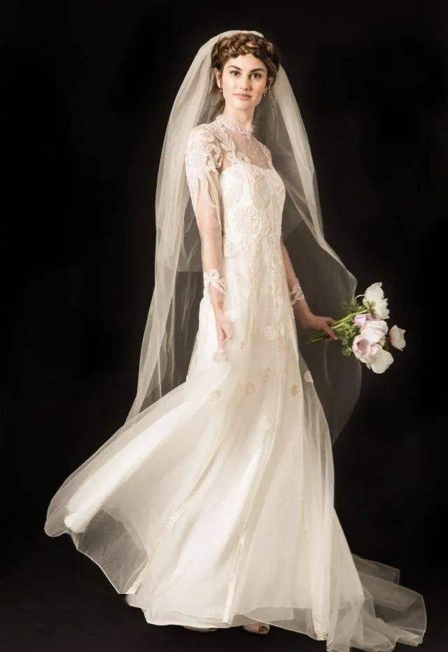 澳门最新网站游戏【婚纱设计图】迪士尼公主的婚纱礼服！（大裙摆白色婚纱你喜欢哪一款(图2)