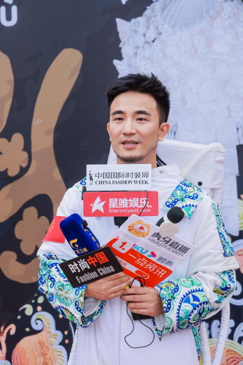 澳门游戏官网中国国际时装周｜古阿新品牌成立16周年大秀《万物有灵》在北京发布(图13)