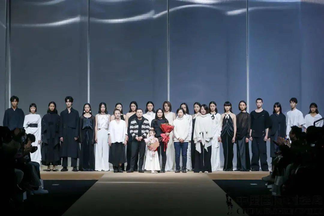 澳门最新网站游戏盘点中国十佳时装设计师——中国国际时装周时尚大奖2020年度颁奖(图10)