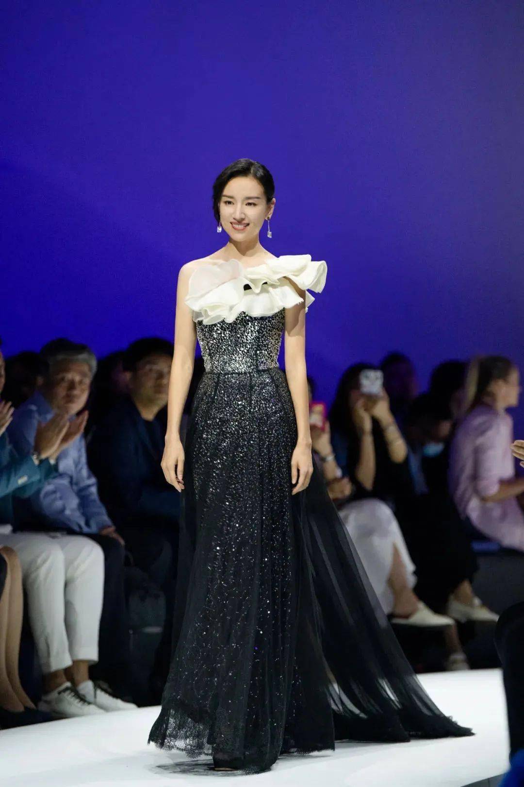 澳门最新网站游戏盘点中国十佳时装设计师——中国国际时装周时尚大奖2020年度颁奖(图28)