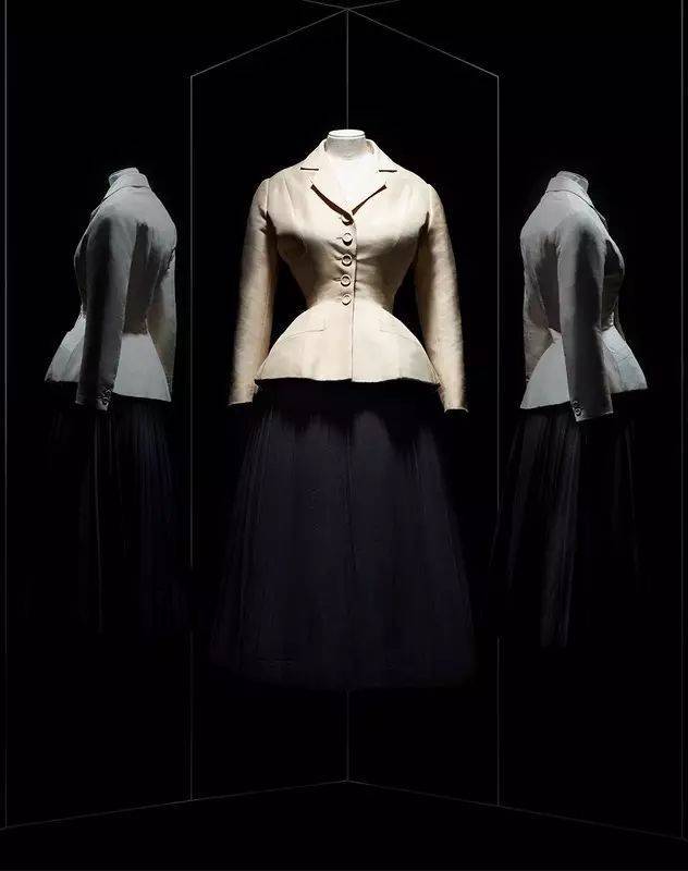 澳门游戏APP下载Dior先生和700个裁缝师是如何做衣服的？1949年高定系列(图9)