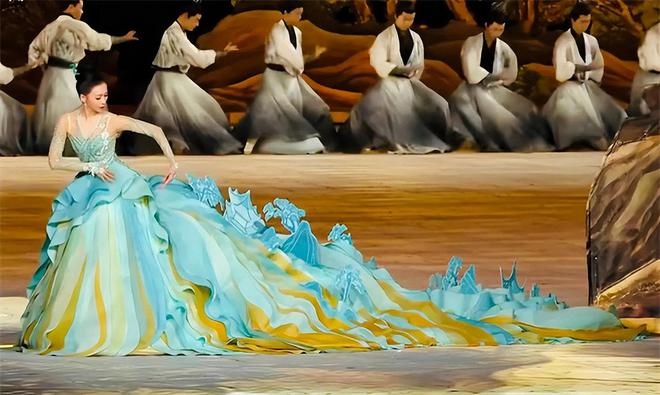 澳门游戏APP下载用“中国色”展现东方气韵与中华之美楚艳设计亮相亚运会开幕式(图2)