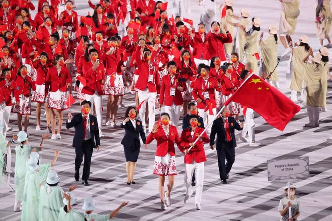 澳门游戏APP下载奥运会开幕式上中国队的礼服“刷屏”了是哪所高校设计的？(图2)
