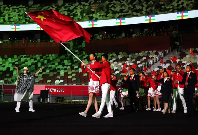 澳门游戏APP下载奥运会开幕式上中国队的礼服“刷屏”了是哪所高校设计的？(图13)