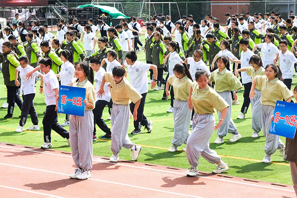澳门游戏官网两江中学举办第十一届校园文化节(图4)