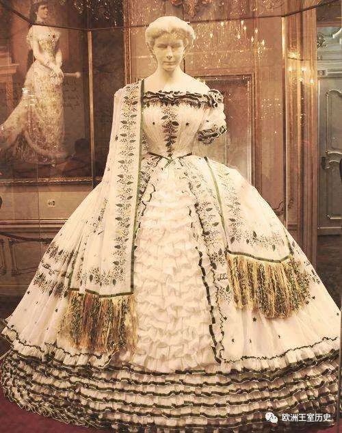 澳门游戏官网十九世纪最伟大的服装设计师高级时装之父查尔斯·沃斯(图8)