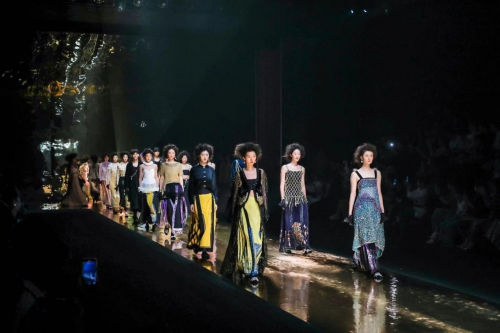 澳门游戏官网SS24中国国际时装周让中国时尚行业“绿色脉动”！(图2)