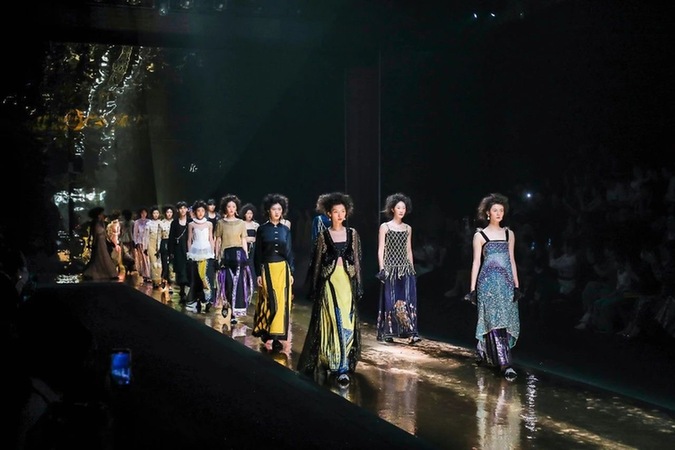 澳门最新网站游戏SS24中国国际时装周让中国时尚行业“绿色脉动”(图2)