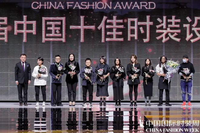 澳门游戏APP下载第26届中国十佳时装设计师 因为专注所以热爱（上）(图1)