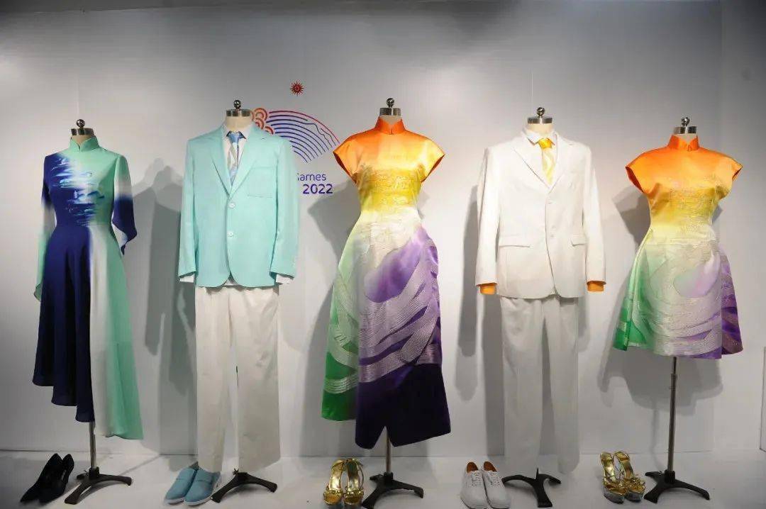 澳门游戏APP下载杭州2022年亚运会礼服发布国风设计+渐变配色+传统工艺（中国(图3)