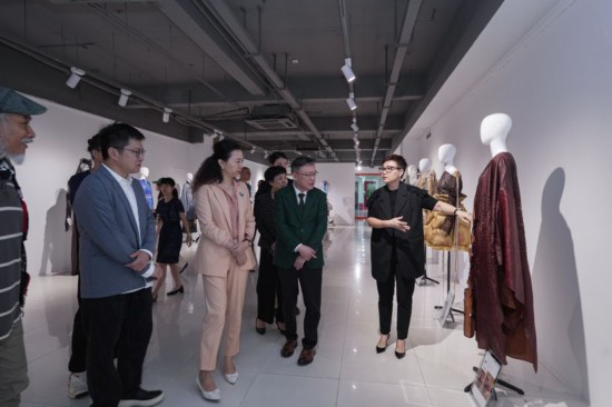 澳门游戏APP下载中国服装设计作品展在深圳福田美术馆开幕(图1)