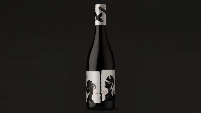 澳门最新网站游戏黑白色调的红酒包装设计案例深圳创意葡萄酒包装设计公司分享(图2)
